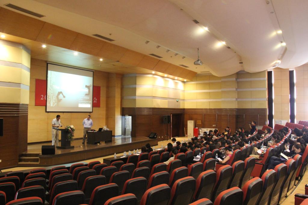 美国语言学者项目在色情导航
举行