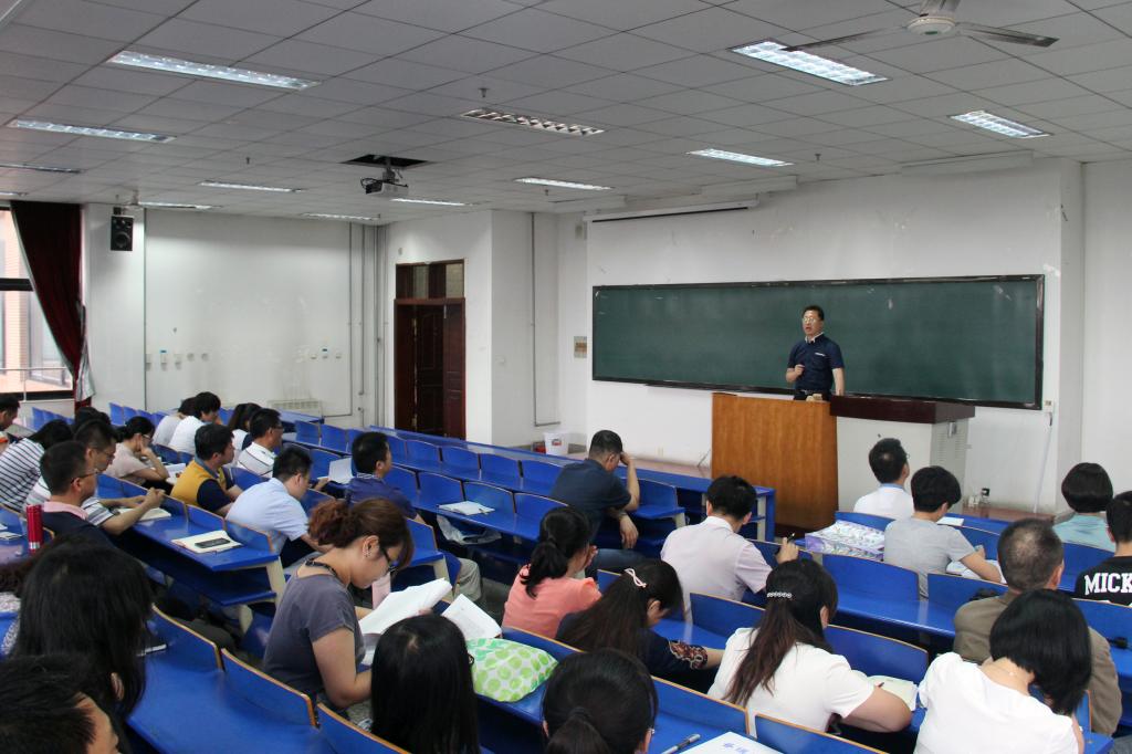 色情导航
举办学习“三严三实”精神党课