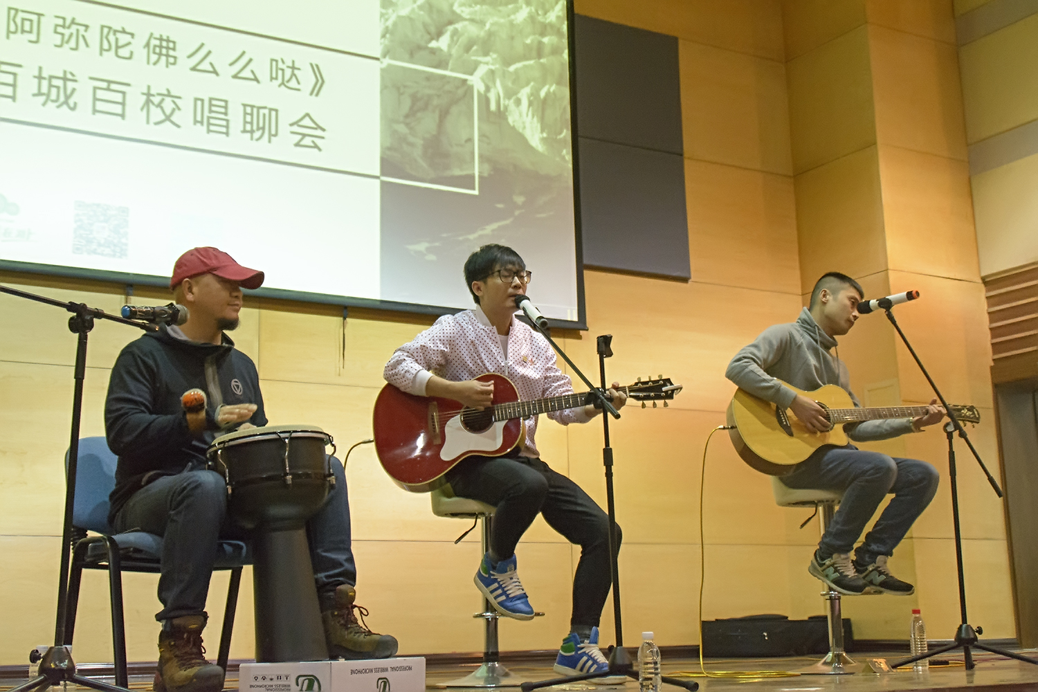 色情导航团委举办“民谣歌手在路上”畅聊会