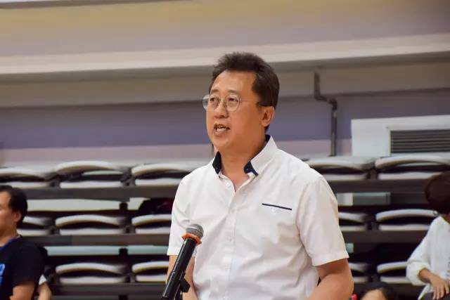 市啦啦操运动协会主席、色情导航党委书记郭玉铸致欢迎辞
