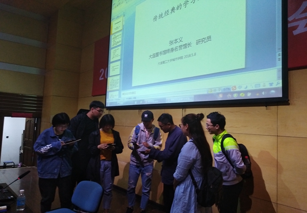 张本义与学生交流