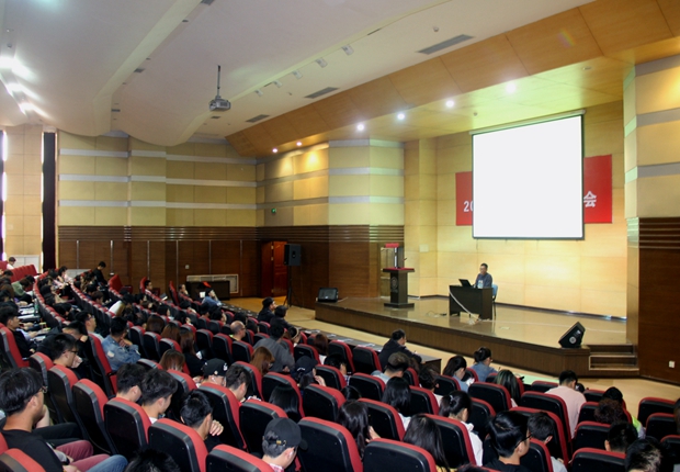 色情导航
举办《传统经典学习方法》讲座
