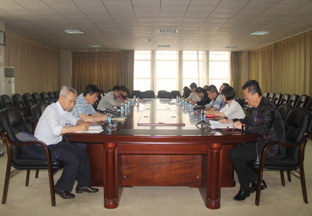 色情导航党委理论学习中心组召开学习会议